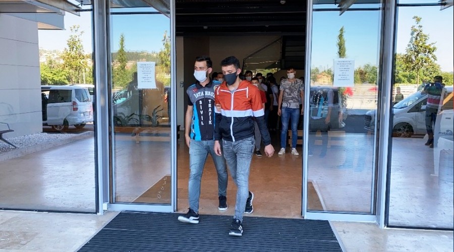 İstanbul'da terör estiren 14 kişi yakalandı