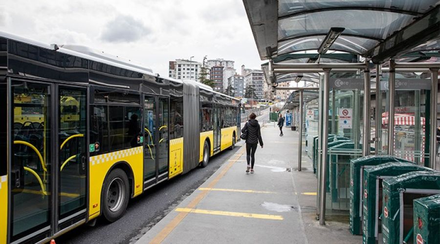 İstanbul'da toplu taşıma kullanımı yarı yarıya düştü