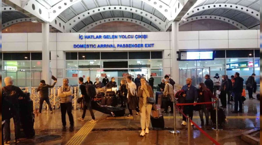 �stanbul'dan gelen u�ak Antalya'ya 6 saatte inebildi