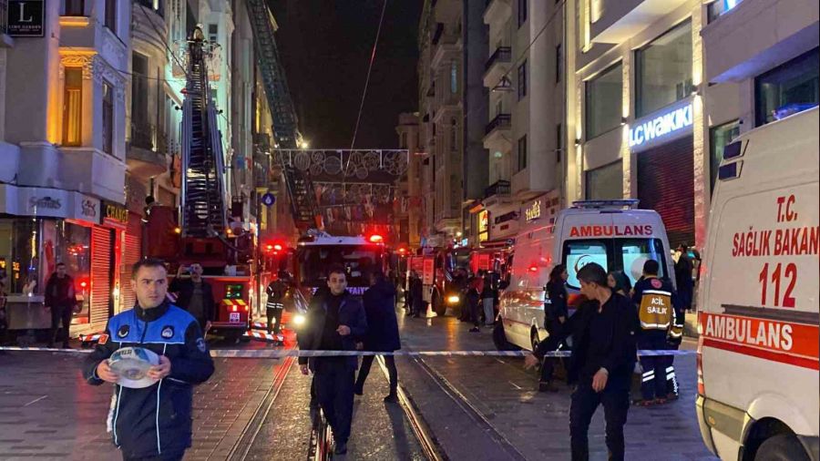 İstiklal Caddesi'nde yangın