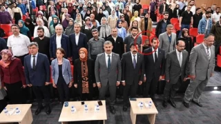 İstiklal Marşı okunurken ayağa kalkmayan araştırma görevlisi açığa alındı
