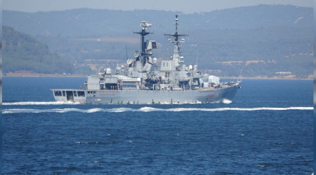 İtalya savaş gemisi Çanakkale Boğazı'ndan geçti