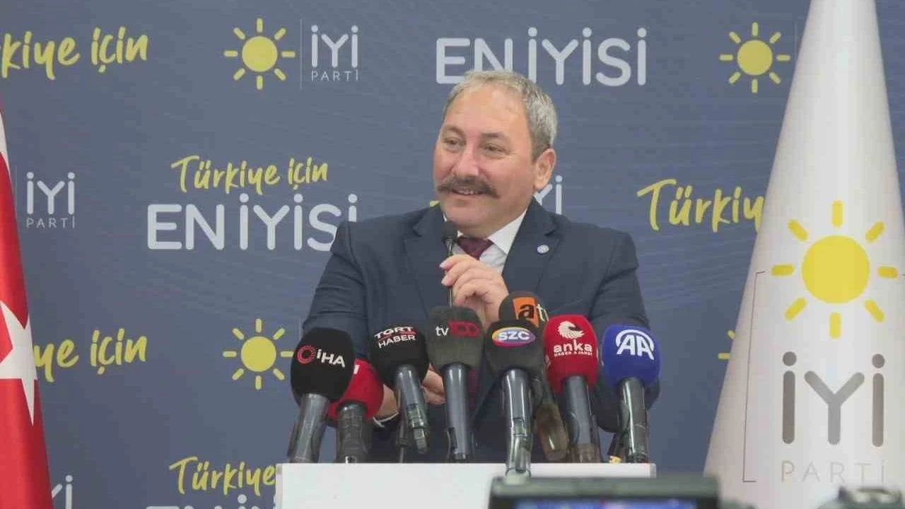 İYİ Parti Genel Başkan Yardımcısı Akalın, genel başkan adayı olduğunu açıkladı
