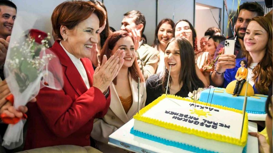 İYİ Parti Lideri Akşener'e doğum günü sürprizi