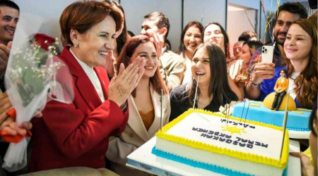 İYİ Parti Lideri Akşener'e doğum günü sürprizi