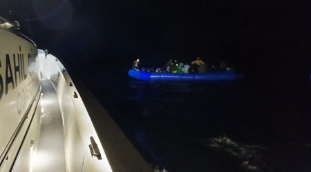 İzmir açıklarında 82 düzensiz göçmen kurtarıldı