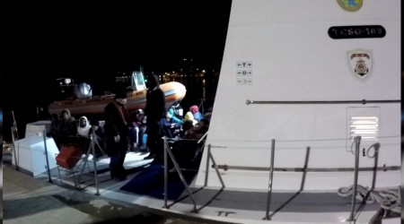 İzmir açıklarında 87 göçmen yakalandı