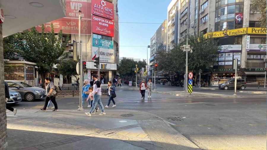 �zmir'de 3.7 b�y�kl���nde deprem