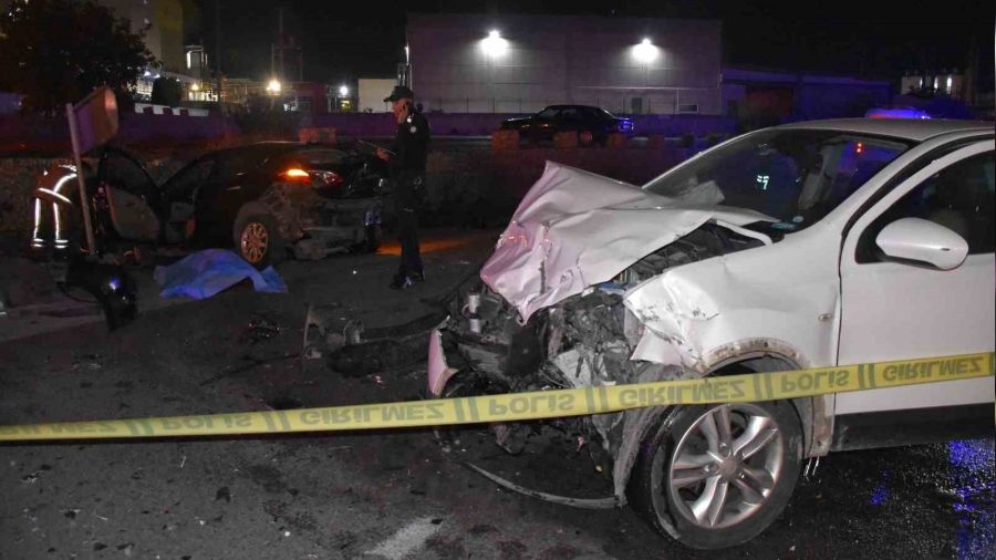 İzmir'de feci kaza: 2 ölü, 2 yaralı