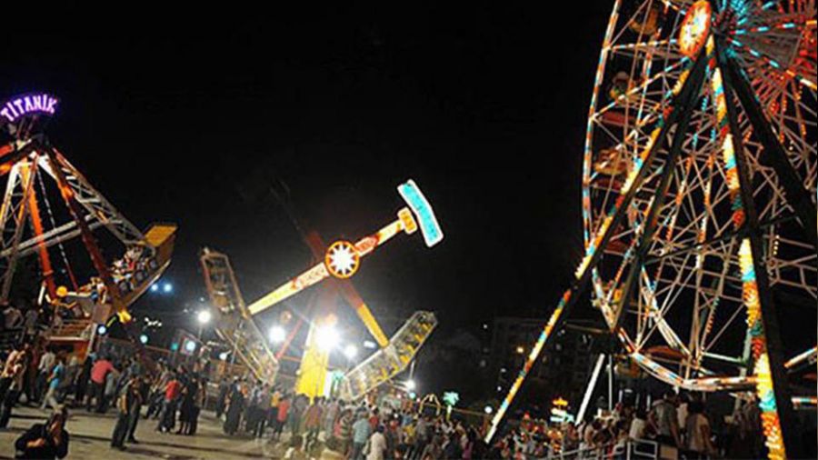 �zmir'de lunaparkta faciadan d�n�ld�: 6 yaral�