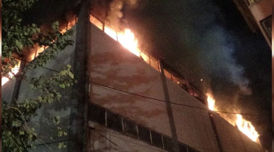 İzmir'de orman ürünleri depo ve atölyesinde yangın