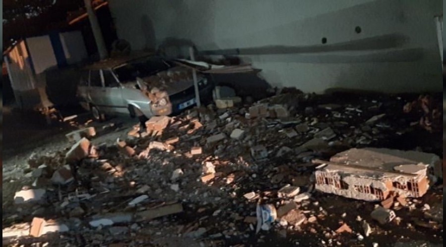 �zmir'de t�p bomba gibi patlad�