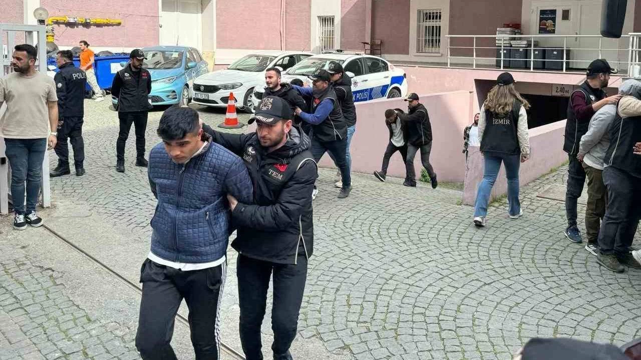 İzmir'deki nevruzda gözaltına alınan şüphelilerden 6'sı tutuklandı