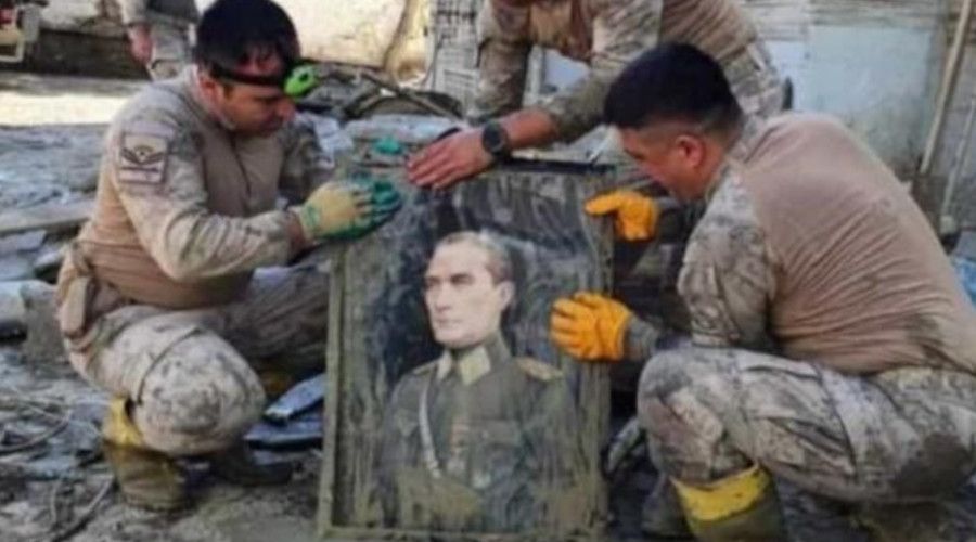 jandarma ekipleri, selde buldukları Atatürk fotoğrafını elleriyle yıkadı