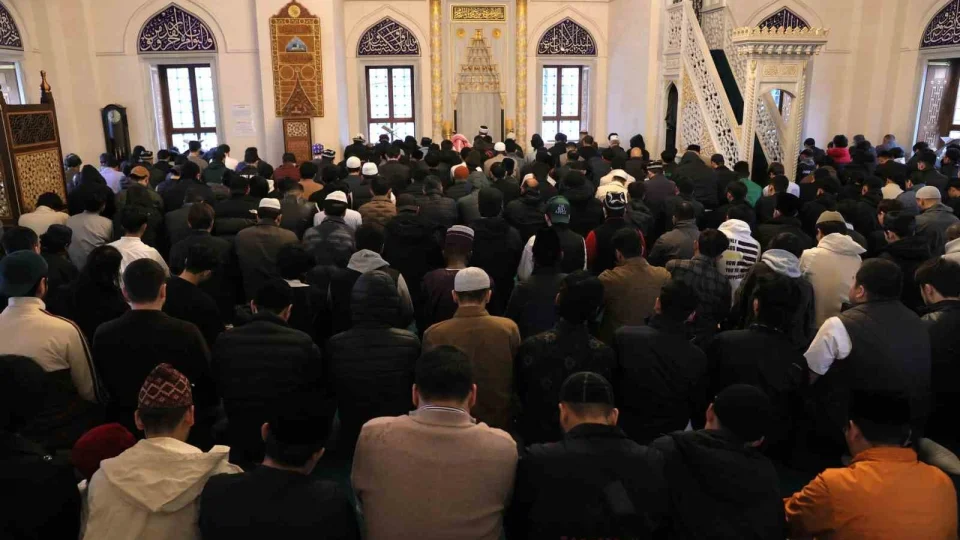 Japonya'daki Tokyo Camii'nde bayram namaz� 5 kez k�l�nd�