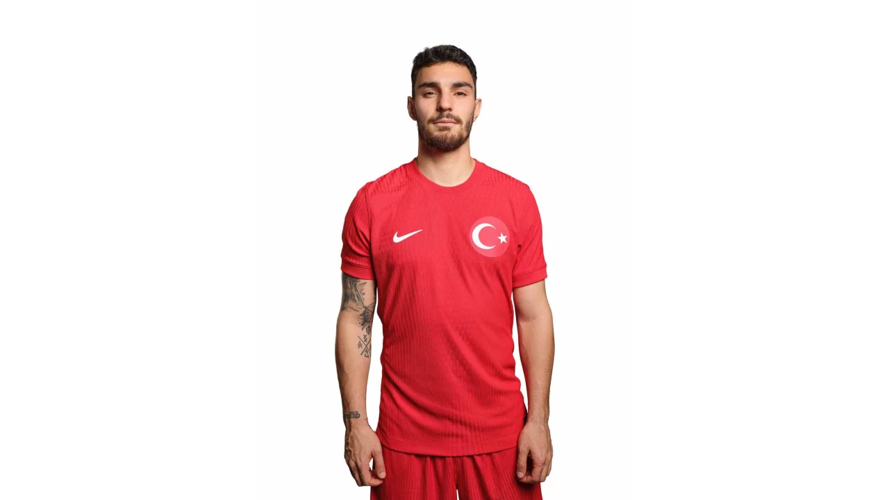 Kaan Ayhan, Milli Tak�m aday kadrosundan ��kar�ld�