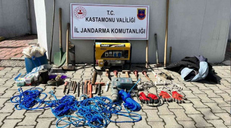 Kaçak define avcılarına suçüstü baskın