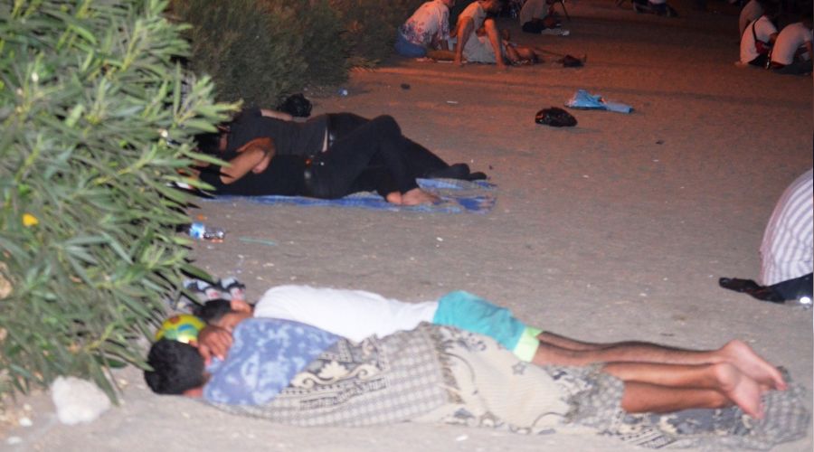 Kalacak yer bulamay�nca sahilde konaklad�lar