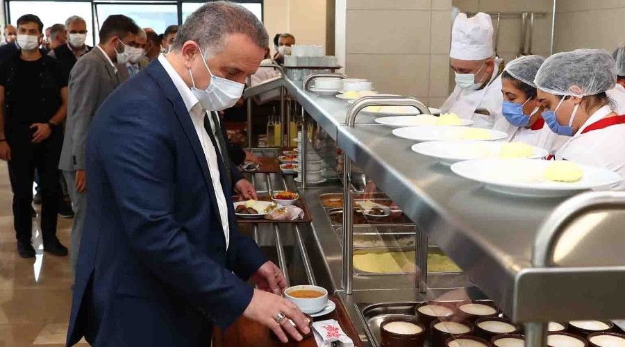 Kamu alanlarnn yemekleri liseli rencilerden