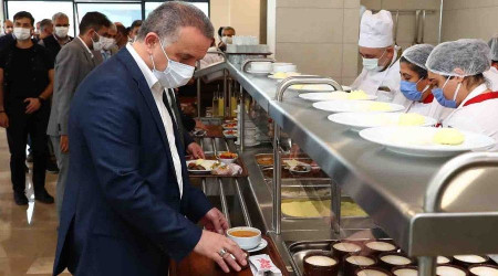 Kamu alanlarnn yemekleri liseli rencilerden