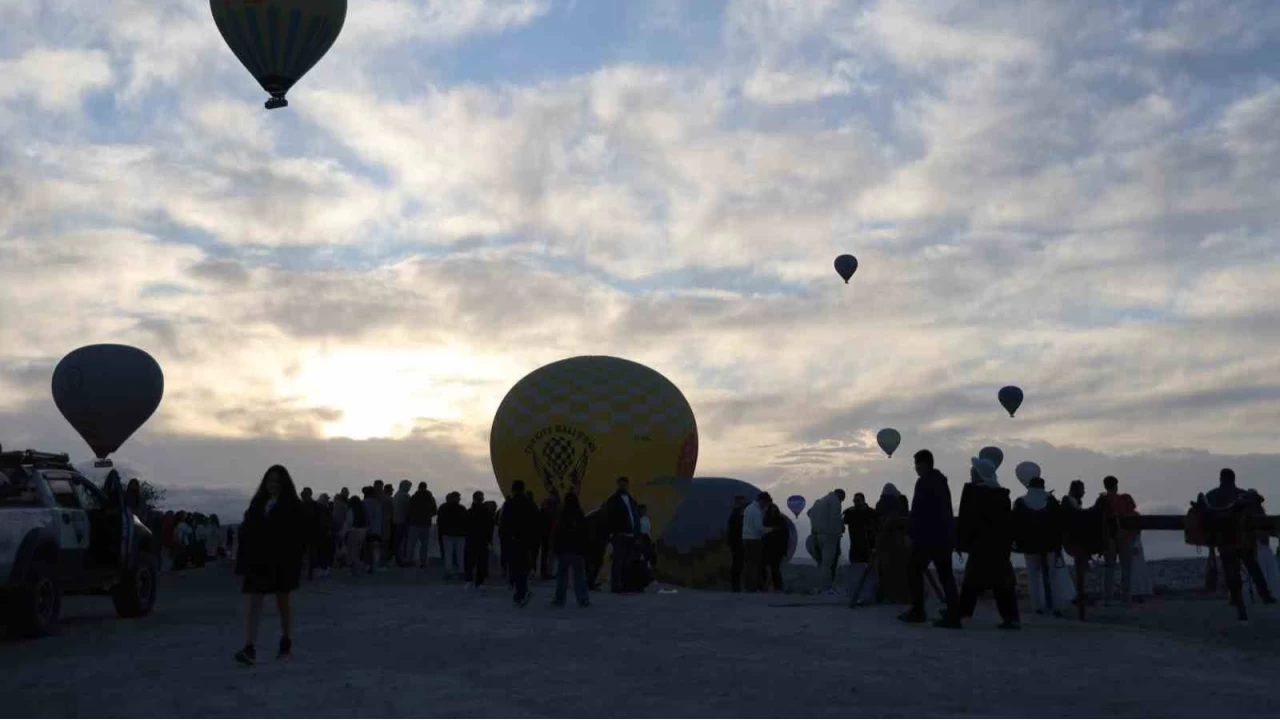 Kapadokya'da yeryüzü de gökyüzü de doldu