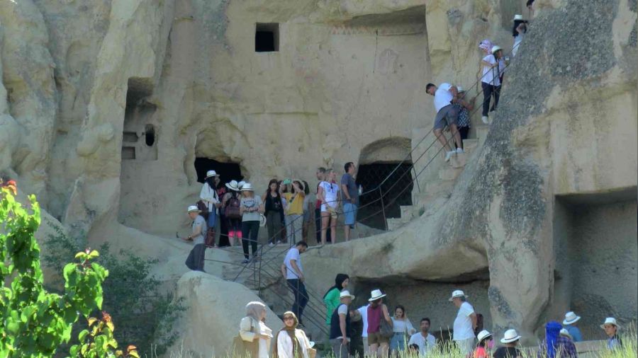 Kapadokya'yı 9 günde 180 bin kişi ziyaret etti
