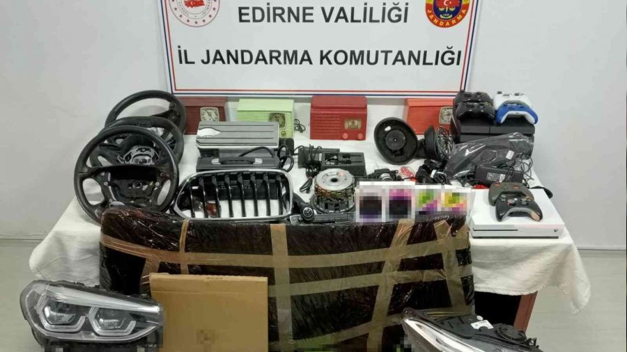 Kapıkule'de kaçak oto parçaları ele geçirildi