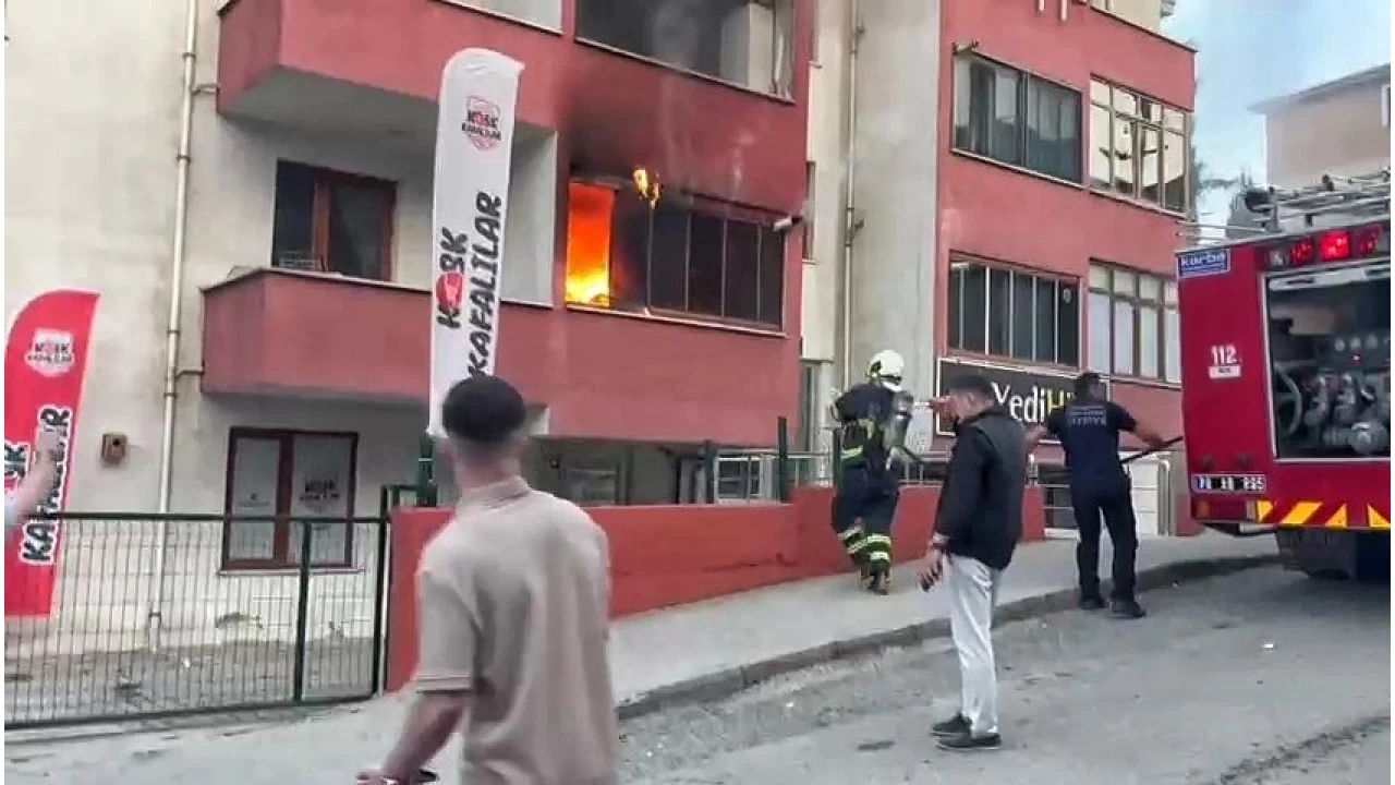 Karab�k'te ��rencilerin kald��� evde yang�n