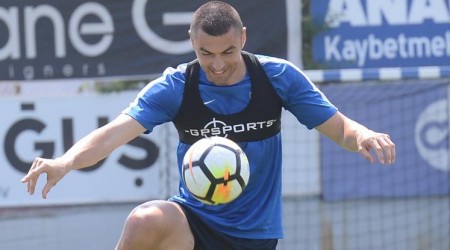Karaman, Burak Yılmaz'ı bekliyor