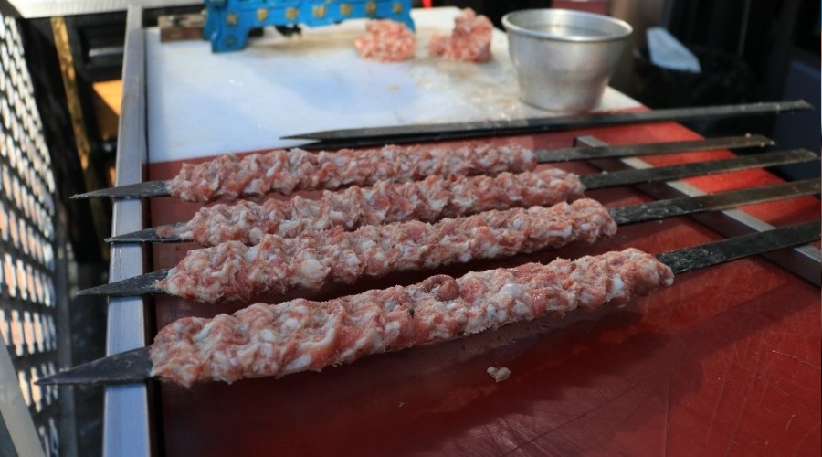 Karantina Adana Kebap'a mani olamad�