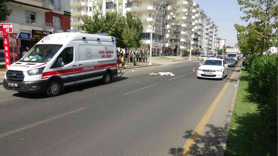 Kar��ya ge�mek isteyen 7 ya��ndaki �ocu�a �nce taksi, sonra otob�s �arpt�