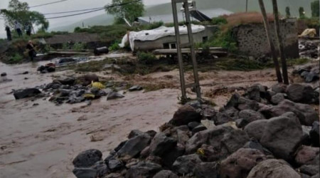 Kars'ta 2 kara yolu ulaşıma kapatıldı