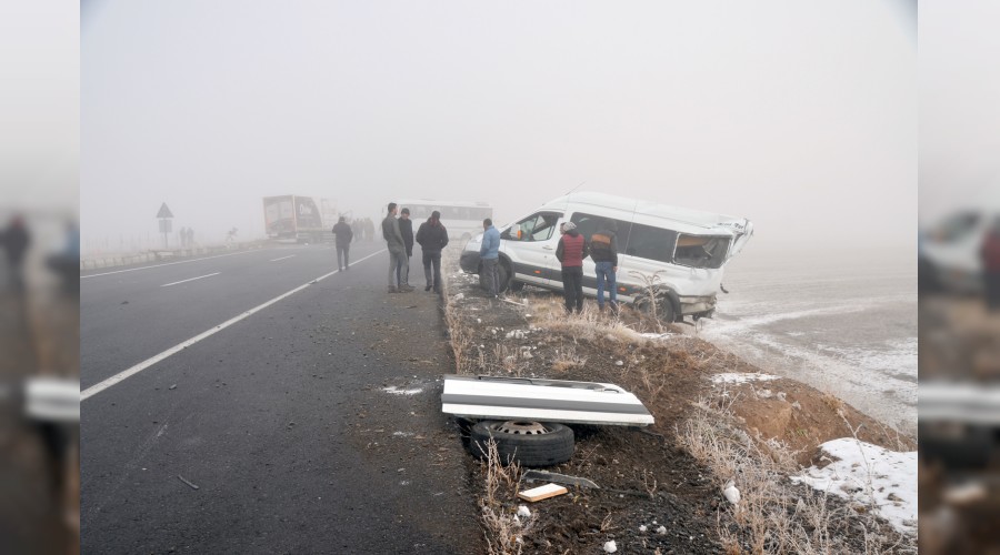 Kars'ta zincirleme kaza: 20 yaral