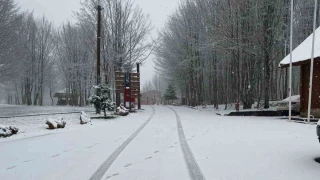 Kartepe'ye lapa lapa kar yağıyor