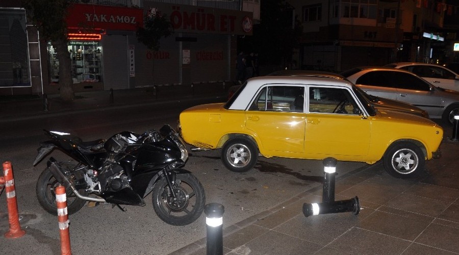 Kasks�z motosiklet kazas� 1 cana mal oldu