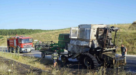 Kastamonu'da biçerdöver makinesi yandı