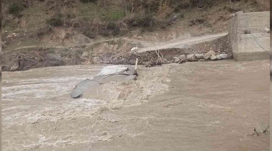 Kastamonu'da iki köprü daha yıkıldı