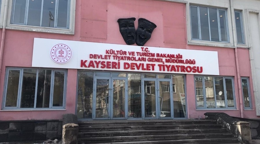 Kayseri Devlet Tiyatrosu yeniden 'Perde' diyor