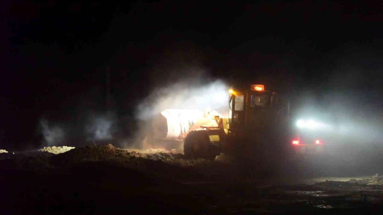 Kayseri'de 200 ton saman alev aldı