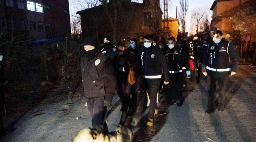 Kayseri'de bir mahalle ablukaya alındı: 50 gözaltı