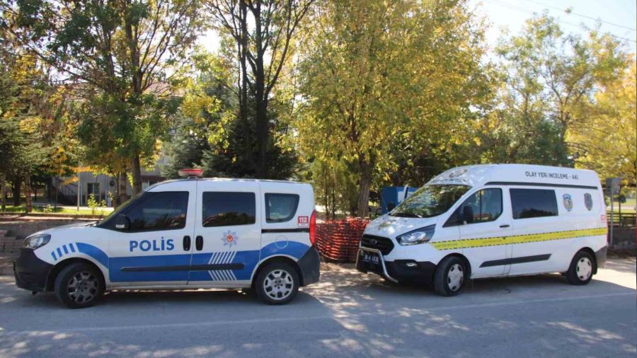 Kayseri'de cami bah�esinde bir ki�i b��akland�