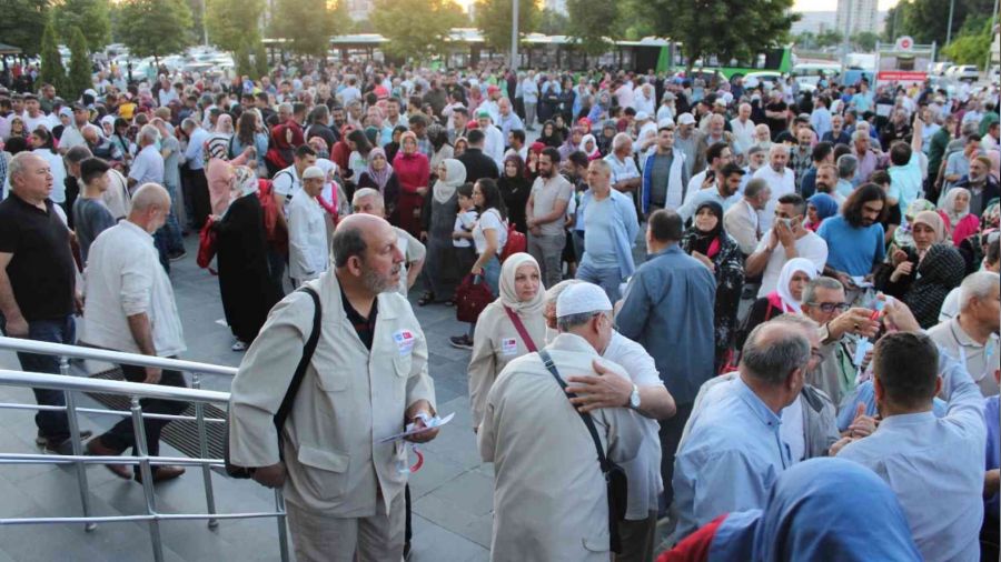 Kayseri'den 180 ki�i kutsal topraklara gitti