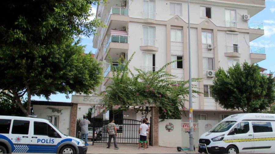 Kazakistan uyruklu kad�n evinde �l� bulundu