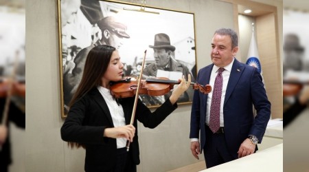 Kemanın yıldızı 13 yaşındaki kız, ABD'de üçüncülük kazandı