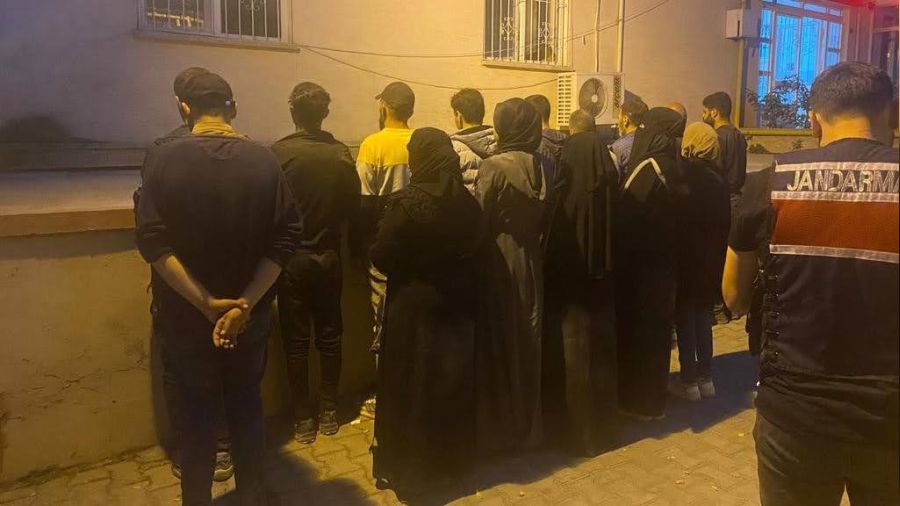 Kilis'te 16 kaçak göçmen yakalandı