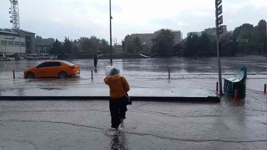 Kırıkkale'de dolu ve sağanak etkili oldu