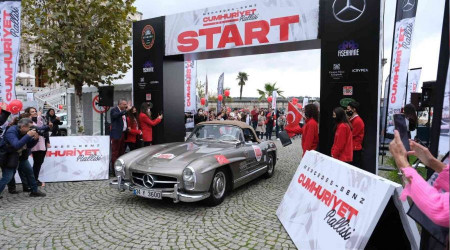 Klasik otomobil tutkunları Cumhuriyet Rallisi'nde