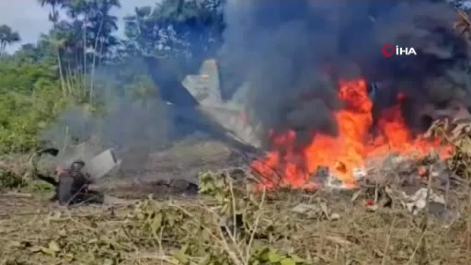 Kolombiya'da 128 ki�inin oldu�u askeri u�ak d��t�: 66 �l�