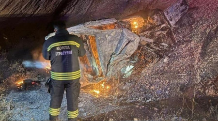 Konya'da tıra çarpan otomobil alev aldı: 2 ölü