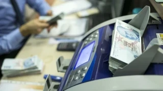 Kur korumal� T�rk liras� mevduat ve kat�lma hesaplar� (KKM), ge�en hafta 4 milyon lira azalarak s�f�ra indi